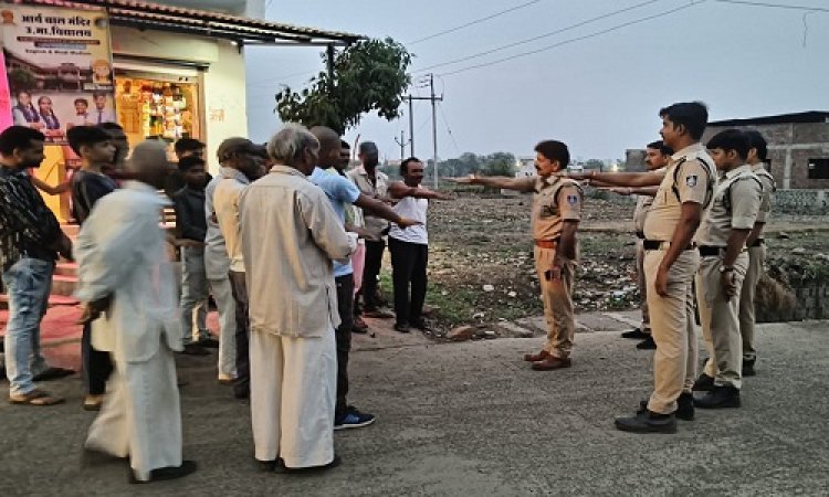 BIG NEWS : मंदसौर पुलिस के अधिकारी पहुंच रहें गांव-गांव, कुछ यूं फैला रहें जागरूकता, तो शपथ भी दिलवाई, नशे से मुक्त करने के प्रयास में जुटी खाकी, पढ़े खबर