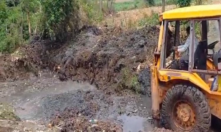 NEWS : मनासा में पुलियां का निर्माण, नाले में छोड़ दिया मिट्टी का ढेर, जब जल भराव की हुई आशंका, तो अलर्ट हुई नगर परिषद, लिया ये बड़ा एक्शन, पढ़े मनीष जोलान्या की खबर