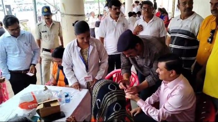 WOW ! कलेक्टर दिनेश जैन के नेतृत्व में रचा इतिहास, एक दिन में 80 हजार से ज्यादा लोगों की ब्लड ग्रुप जांच, नि:शुल्क कार्ड भी दिए, प्रदेश में पहला जिला बना हमारा नीमच, पढ़े खबर