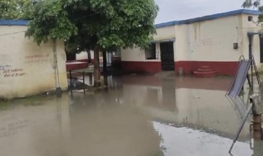 BIG NEWS : स्कूल में भरा पानी, और परिसर बना तालाब, अब विद्यार्थी हो रहे परेशान, व्यवस्था दुरुस्त करने की उठी मांग, पर लापरवाह है जिम्मेदार, मामला मनासा क्षेत्र की इस ग्राम पंचायत का, पढ़े मनीष जोलान्या की खबर