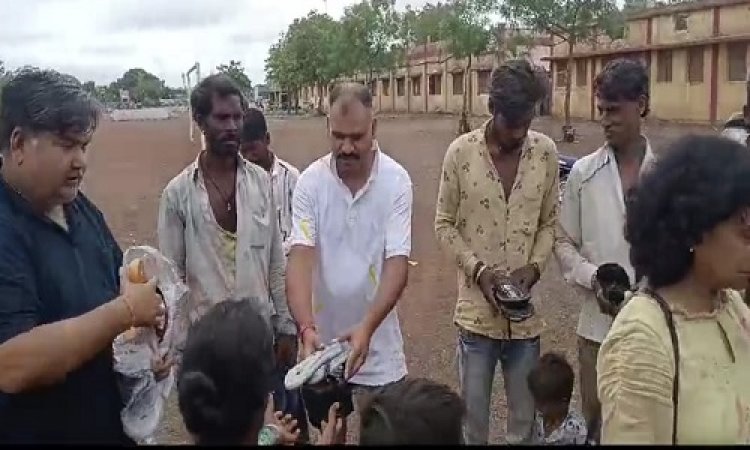 NEWS : स्वर्गीय सुरेश सांभर की स्मृति, NSSG ग्रुप ने ग्रीन बेल्ट पर रोपे रूद्राक्ष के पौधे, जरूरतमंद को बांटी ये बेशकीमती वस्तु, तो भोजन का भी वितरण, पढ़े खबर