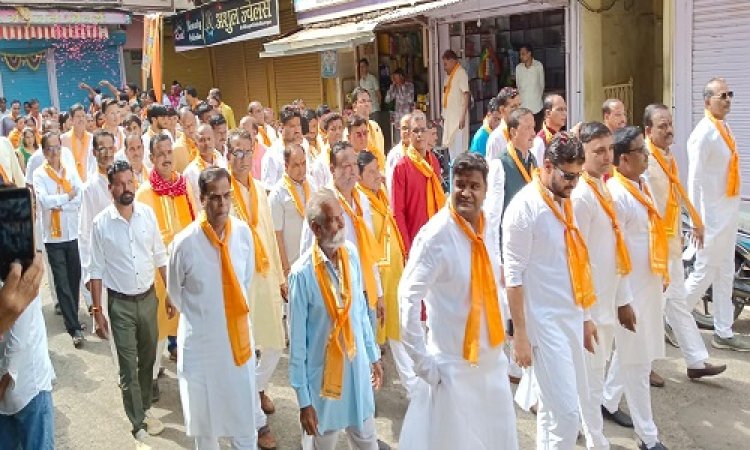 NEWS : मनभावन बालाजी मंदिर पर होगी स्वर्ण कलश स्थापना, आज मनासा में निकाली भव्य शोभायात्रा, पांच दिनों तक होंगे विभिन्न आयोजन, पढ़े खबर