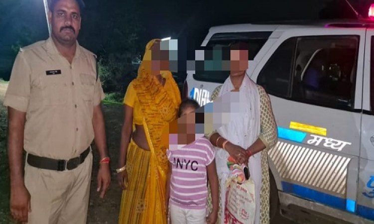 BIG NEWS : घर पहुंचने की आस, और साधन के इंतजार में परिवार, जब इन्होंने डायल किया 100, तो तत्काल मौके पर पहुंची पुलिस, फिर सुरक्षित छोड़ा आशियाने पर, पढ़े खबर