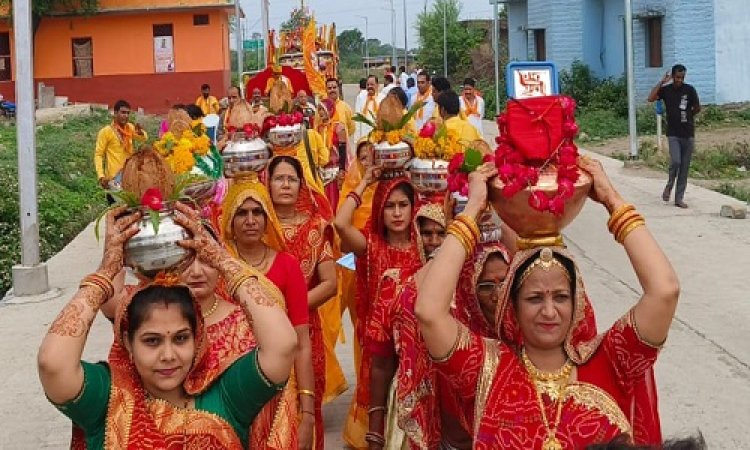 NEWS : सोमनाथ महादेव और नारसिंह माता मंदिर पर होगी कलश और ध्वजादंड की स्थापना, मनासा में निकाली भव्य कलश यात्रा, पारंपरिक वेशभूषा में दिखी महिलाएं, पढ़े खबर