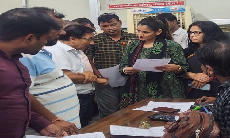 BIG NEWS : नगर पालिका के खाते में 19 लाख से ज्यादा जमा, नीमच की जनता को मिला छूट का लाभ, नपाध्यक्ष चौपड़ा ने किया इस शिविर का निरिक्षण, पढ़े खबर