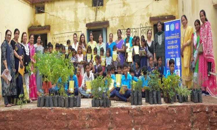 NEWS : इनरव्हील का सेवा प्रकल्प, नीमच के इस स्कूल में पहुंची सदस्याएं, पौधरोपण करने के साथ दिया ये संदेश, बच्चों में कुछ यूं बांटी खुशियां, पढ़े खबर