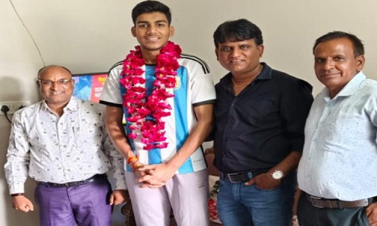 WOW ! नीमच के कीर्तिराज ने श्रीलंका में बजाया भारत का डंका, मैडल पर कुछ यूं जमाया कब्जा, अपने शहर लौटने पर हुआ स्वागत, नीमच जिला प्रेस क्लब अध्यक्ष श्याम गुर्जर सहित इन्होंने दी बधाइयां, पढ़े खबर