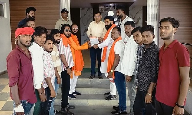 BIG NEWS : नीमच में गौमाता पर एसिड अटैक मामला, शिव सैनिकों में आक्रोश, नारेबाजी करते हुए पहुंचे कलेक्टर कार्यालय, ज्ञापन सौंप इन पर कार्यवाही की मांग, पढ़े खबर