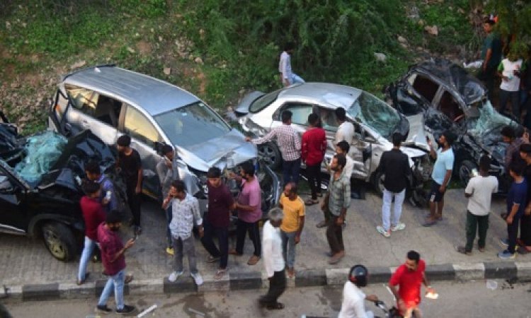 BIG REPORT : राजस्थान में मौत बनकर हाइवे पर दौड़ा ट्रेलर, मचा हाहाकार, घंटों तक ट्रैफिक जाम, 12 से ज्यादा वाहन आए चपेट में, रौंगटे खड़े कर देगा ये हादसा...! पढ़े खबर