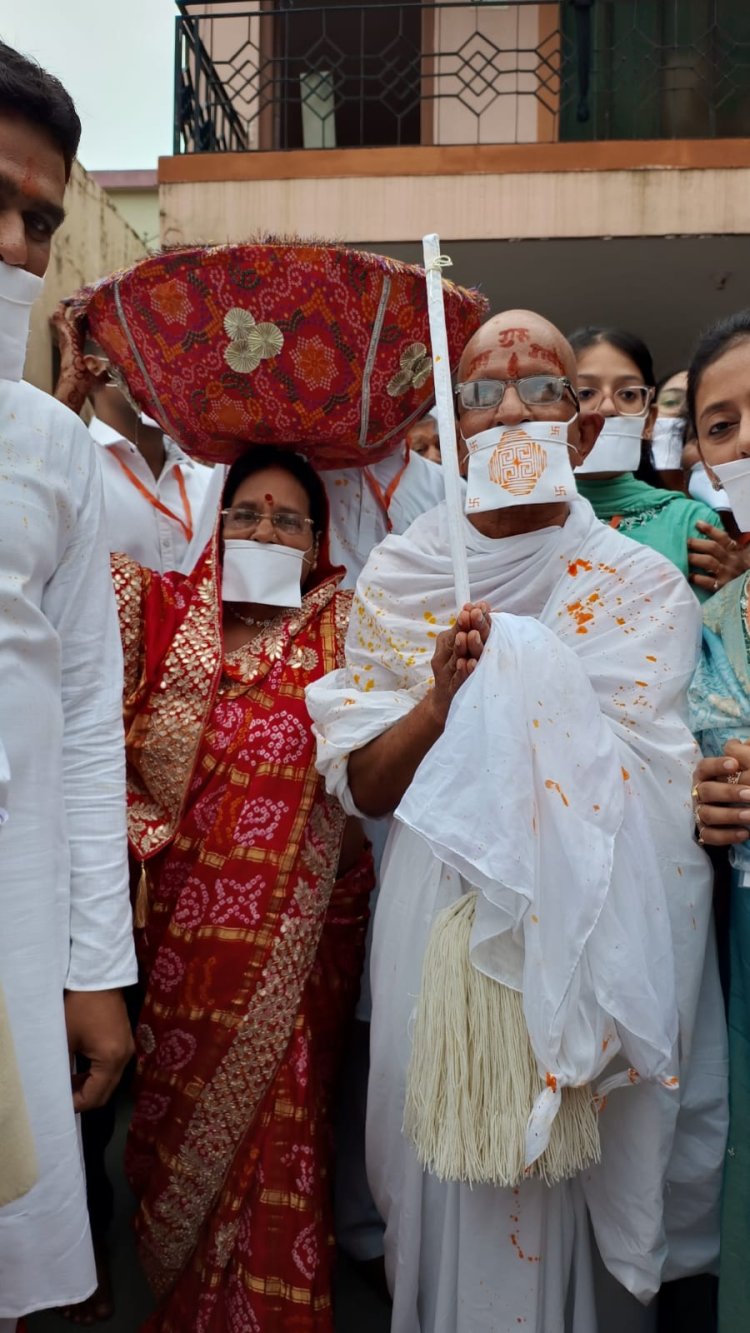 NEWS: पिपलियामंडी के पामेचा ने भीलवाड़ा में ली दीक्षा, अब पहचाने जाएंगे इस नाम से, पढ़े खबर