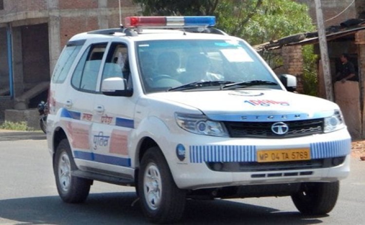 NEWS : इंदौर से सांवरिया सेठ जाता परिवार, बीच रास्ते में कार हुई खराब, जब इन्होंने किया डायल-100, तो मौके पर पहुंची मंदसौर पुलिस, उठाया ये बड़ा कदम, पढ़े खबर