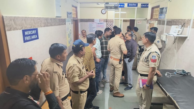 BIG BREAKING : नीमच की गाँधी वाटिका के पास युवती को मारा चाकू, आरोपी युवक मोके से फरार, गंभीर हालत में लड़की अस्पताल में इलाजरत, पुलिस मोके पर, पढ़े अभिषेक शर्मा की ये खबर