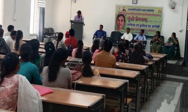 NEWS : मुंशी प्रेमचंद की जयंती, पीजी कॉलेज में संगोष्ठी का आयोजन संपन्न, डॉ. रमेश चौहान बोले- प्रेमचंद की कहानियां और उपन्यास हमें आदर्शवाद और यथार्थवाद की और ले जाती है, पढ़े खबर