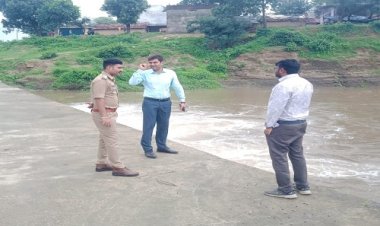 NEWS : बारिश के लेकर प्रशासन अलर्ट, SDM और SDOP ने किया नदी-नालों और पुलियाओं का निरिक्षण, अधिकारियों को दिए आवश्यक दिशा-निर्देश, पढ़े खबर
