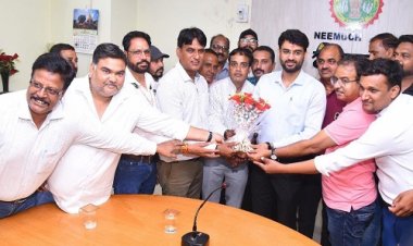 NEWS : नवागत जिला कलेक्टर हिमांशु चंद्रा पत्रकारों से हुए रूबरू, नीमच जिला प्रेस क्लब अध्यक्ष श्याम गुर्जर के नेतृत्व में किया स्वागत, पढ़े खबर