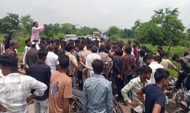 BIG NEWS : फूंसरिया सरपंच के खिलाफ फूटा आक्रोश, ग्रामीणों ने सिंगोली-तिलस्वा रोड़ किया जाम, तीन घंटे तक आवागमन बंद, जब आपस में भिड़े ये लोग, तो चला पुलिस का डंडा, पढ़े आजाद नीलगर की खबर