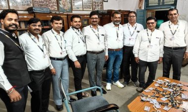 NEWS : नीमच बार एसोसिएशन का बड़ा कदम, अधिवक्ता परिचय पत्र का किया वितरण, अध्यक्ष मनीष जोशी ने कहीं ये बात, पढ़े खबर