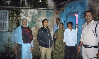 NEWS : नीमच में डायल- 100 सेवा की मानवीय पहल, रास्ता भटकी बुजुर्ग महिला, तो सुरक्षित छोड़ा उनके घर, झांझरवाड़ा से पॉइंट मिलने के बाद एक्शन में आई खाकी, पढ़े खबर