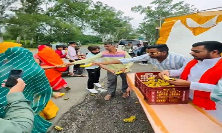 NEWS : बाबा पशुपतिनाथ के दरबार जा रहे कावड़ यात्रियों का फूलों से स्वागत, साढ़े चार क्विंटल प्रसादी का वितरण भी, पढ़े खबर