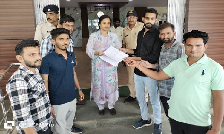 NEWS : PG कॉलेज के सामने के रहवासियों ने कलेक्ट्रेट में दिया ज्ञापन, 11 केवी की विद्युत लाइने हटाने की मांग, हादसे के बाद भी नहीं ली गई कोई सुध, पढ़े खबर