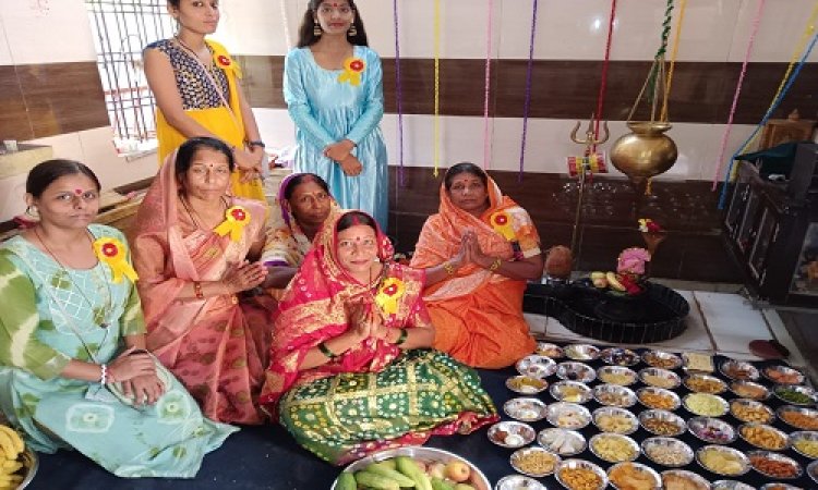 NEWS : सावन का पवित्र माह, श्री सिद्धेश्वर महाकालेश्वर मंदिर पर चढ़ाया छप्पन भोग, तो भजनों से साथ हुई महाआरती, पढ़े खबर
