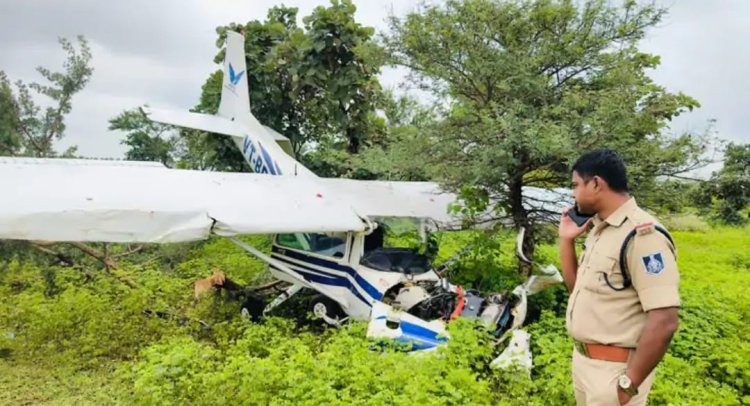 NEWS: टेस्ट फ्लाइट के लिए उड़ा एयरक्राफ्ट, 40 मिनट उड़ने के बाद परिसर में यु हुआ क्रैश, दोनों पायलेटों के अब ये हाल, पढ़े खबर