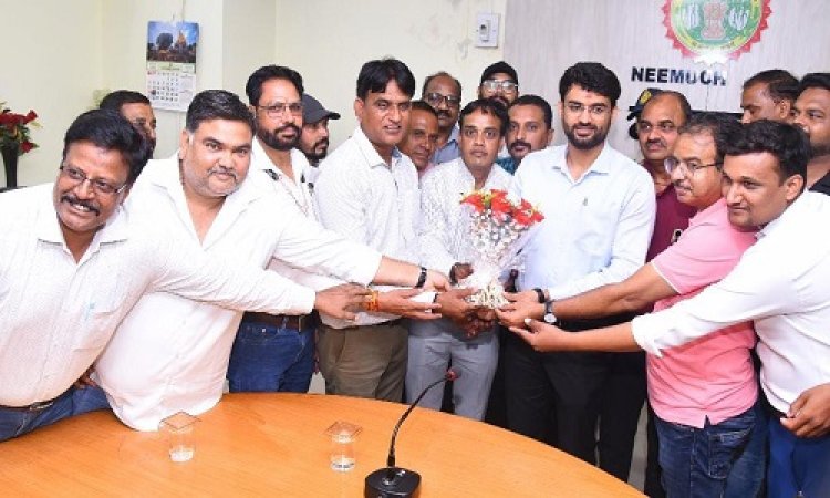 NEWS : नवागत जिला कलेक्टर हिमांशु चंद्रा पत्रकारों से हुए रूबरू, नीमच जिला प्रेस क्लब अध्यक्ष श्याम गुर्जर के नेतृत्व में किया स्वागत, पढ़े खबर