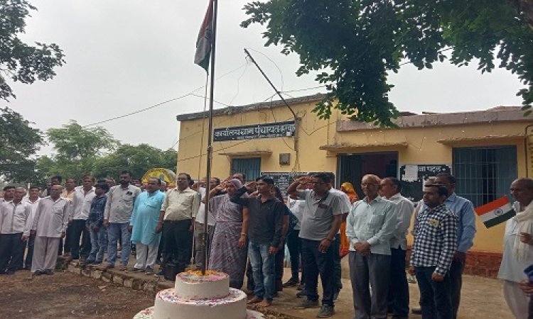 NEWS : हरवार में हर्षोल्लास के साथ मनाया स्वतंत्रता दिवस, प्रभात फैरी निकाली, किसने कहां किया ध्वजरोहण, पढ़े राजेश प्रपन्न खबर