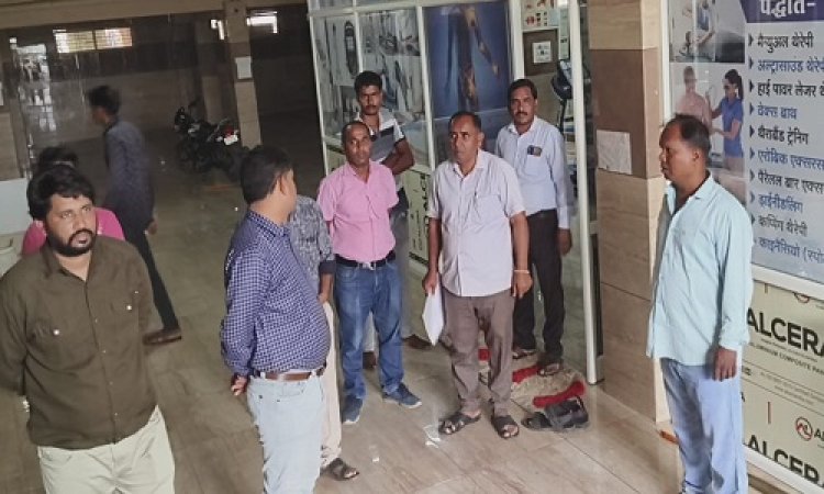 NEWS : जिला कलेक्टर के निर्देश पर मनासा में प्रशासन की बड़ी कार्यवाही, बेसमेंट में मौजूद क्लिनिक को किया सील, अवकाश के बाद भी ऐसे लिया एक्शन, पढ़े मनीष जोलान्या की खबर