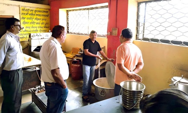 NEWS : डिप्टी कलेक्टर ने किया सफाई व्यवस्था और अस्थायी अतिक्रमण का औचक निरीक्षण, व्यवस्था सुधारने के निर्देश, आखिर क्यों रोका जाएगा लापरवाह कर्मचारियों का वेतन, पढ़े खबर