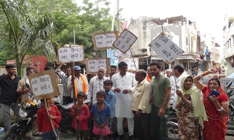 NEWS : अतिक्रमण हटाने का नोटिस, तो रहवासियों ने किया नगर परिषद का घेराव, आश्वासन के बाद मामला शांत, क्या बोले CMO...! पढ़े नरेंद्र राठौर की ये खबर