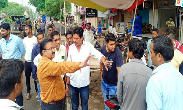 NEWS : नीमच में नगर पालिका की अतिक्रमण हटाओं मुहिम, नपाध्यक्ष और डिप्टी कलेक्टर सहित अधिकारी पहुंचे यहां, आवागमन को कराया दुरुस्त, दिए ये निर्देश, पढ़े खबर