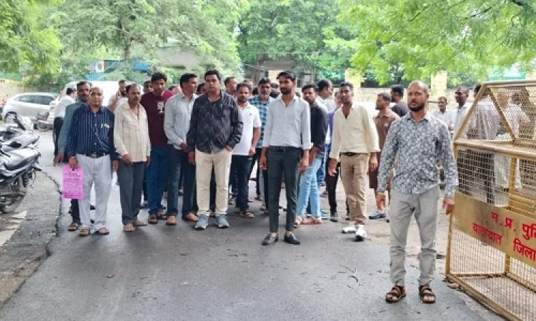 BIG NEWS : कनावटी में बड़ा झोल, फर्जी दस्तावेज तैयार करने का मामला, सरपंच सहित ग्रामीण पहुंचे एसपी कार्यवाही, पूर्व सरपंच सहित इन पर आरोप, कार्यवाही की मांग, कई राज भी उजागर, पढ़े खबर