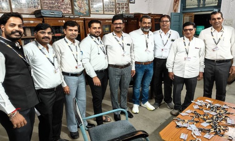 NEWS : नीमच बार एसोसिएशन का बड़ा कदम, अधिवक्ता परिचय पत्र का किया वितरण, अध्यक्ष मनीष जोशी ने कहीं ये बात, पढ़े खबर