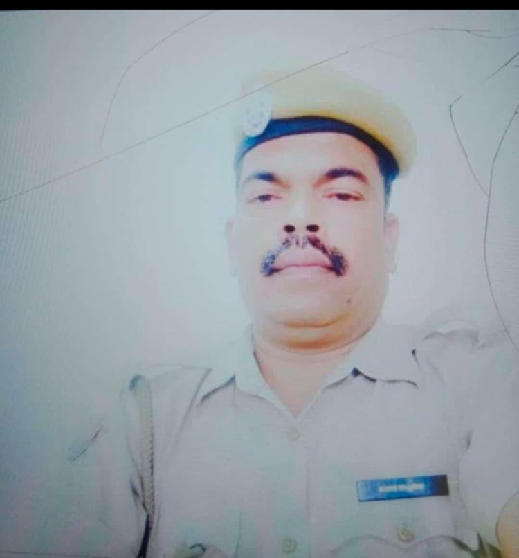 NEWS : पुलिस लाइन में सीढ़ियों से पैर फिसलने पर हुआ हादसा, अस्पताल में इलाज के दौरान हेड कॉन्स्टेबल की मौत, पढ़े खबर