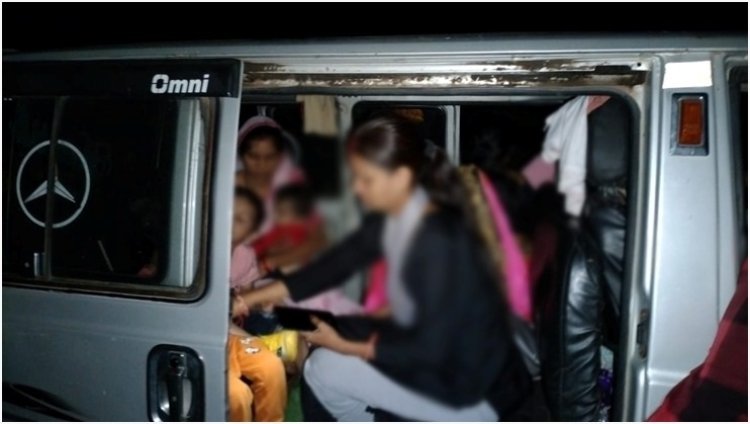 BIG NEWS : आगर मालवा से सांवलिया सेठ जाता परिवार, बीच रास्ते में कार हुई ख़राब, फिर किया डायल- 100, मौके पर पहुंची गांधी सागर थाना पुलिस, और कर दिया कमाल, पढ़े खबर `