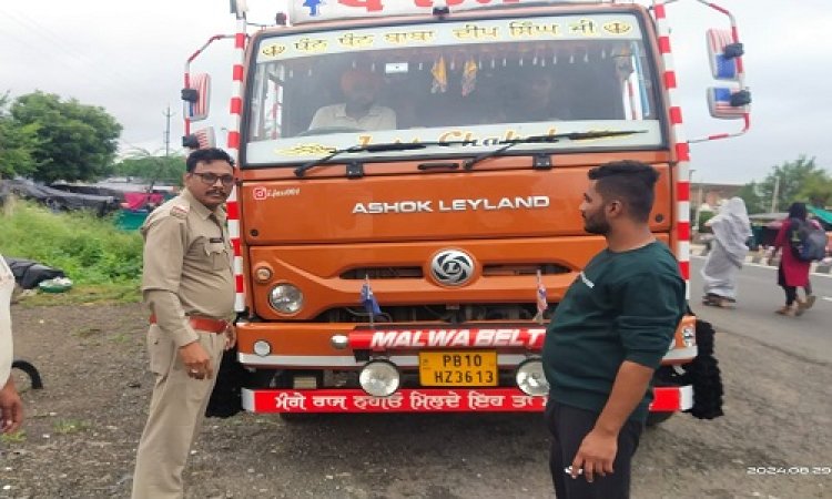 BIG NEWS : नयागांव चौकी पुलिस की बड़ी कार्यवाही, दो ट्रकों से गौवंश कराएं मुक्त, पांच पशु तस्कर गिरफ्तार, कई राज्यों से जुड़े आरोपियों के तार, पढ़े खबर