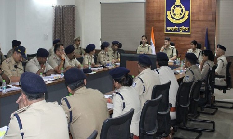 BIG NEWS : कंट्रोल रूम पर अपराध समीक्षा बैठक, राजपत्रित अधिकारी, थाना और चौकी प्रभारी हुए शामिल, पुलिस कप्तान अभिषेक आनंद ने दिए ये निर्देश, पढ़े खबर
