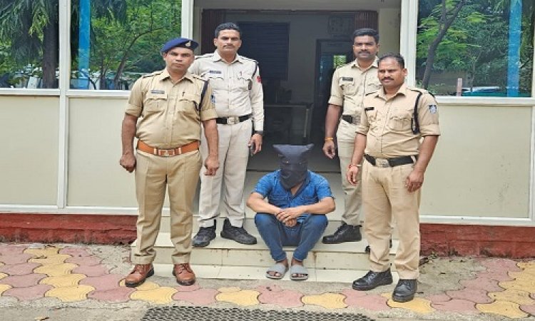 NEWS : पिपलियामंडी जहरीली शराब कांड मामला, YD नगर और नई आबादी थाना पुलिस को मिली सफलता, 10 हजार का इनामी आरोपी गिरफ्तार, हथियार भी जप्त, पढ़े खबर