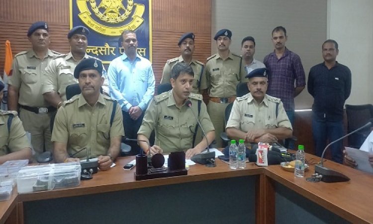 NEWS : संपत्ति संबंधी अपराध में थाना पिपलियामंडी को मिली सफलता, चोरी के जेवरात और नगदी बरामद, दो आरोपियों को किया गिरफ्तार, पढ़े खबर