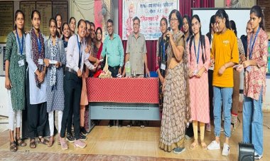 NEWS : अंतरराष्ट्रीय हिंदी दिवस, नीमच के इस कॉलेज में विशेष व्याख्यान संपन्न, प्रश्न मंच प्रतियोगिता भी आयोजित, बतौर मुख्य अतिथि के रूप में पहुंची SDM डॉ. ममता खेड़े, पढ़े खबर