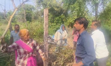 BIG NEWS : रास्ते का विवाद ऐसा,की एक दूसरे के खून के प्यासे बने लोग,जमकर चले लट्ठ भाटे,दो सगे भाई सहित एक महिला घायल, मनासा पुलिस ने किया मामला दर्ज,मामला ग्राम पड़दा का,पढ़े ये खबर