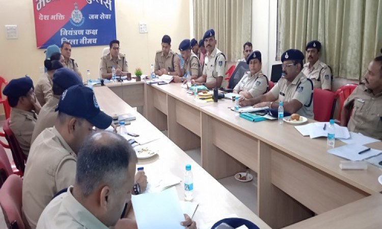 BIG NEWS : पुलिस कप्तान अंकित जायसवाल ने ली अधिकारीयों की बैठक, बालिकाओं-महिलाओं की सुरक्षा व्यवस्था को लेकर दिए ये निर्देश, पढ़े खबर