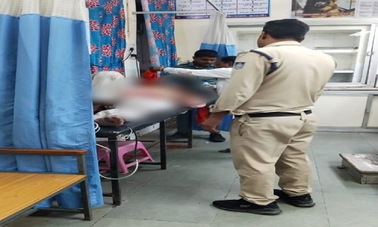 NEWS : बाइक सवार असुंतलित होकर गिरे, तो डायल-100 को मिली सुचना, पुलिस जवानों ने निभाया फर्ज, घायलों को पहुंचाया अस्पताल, घटना भावगढ़ थाना क्षेत्र की, पढ़े खबर