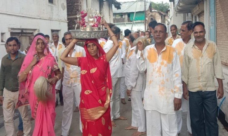 NEWS : हरवार श्री आदिनाथ जिनालय पर हुआ महावीर जन्म वाचन, लगाई आकर्षक बोलियां, पढ़े खबर