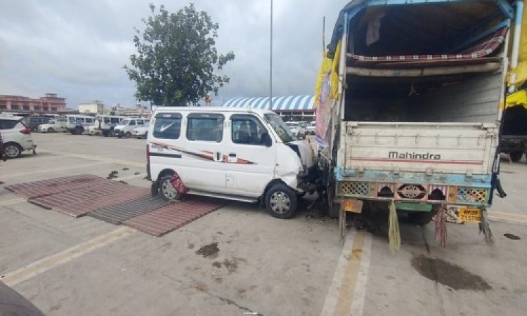 BIG BREAKING : सांवरिया सेठ मंदिर परिसर में बड़ा हादसा, पार्किंग में सौ रहे श्रद्धालुओं को कार ने कुचला, कई लोगों की हालत गंभीर, चित्तौड़गढ़ रैफर, कैसे हुई घटना, पढ़े ये खबर