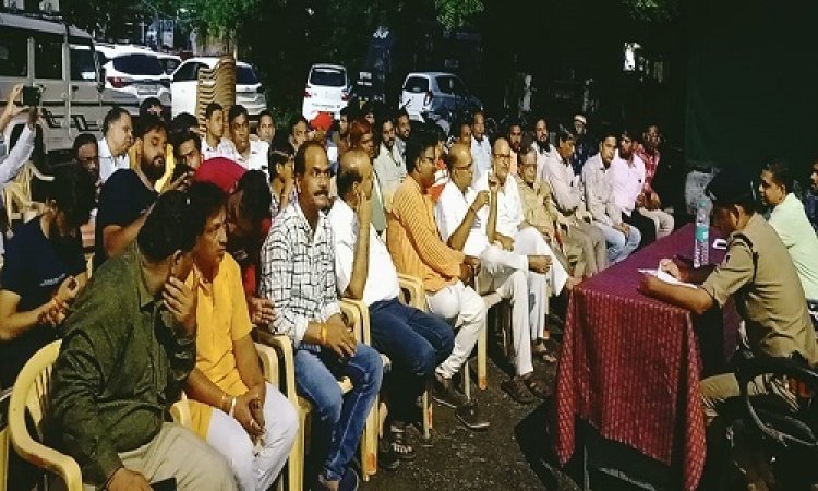 NEWS : मनासा थाना परिसर में शांति-समिति की बैठक संपन्न, आगामी त्यौहारों को लेकर हुई चर्चा, अधिकारियों को दिए ये निर्देश, पढ़े मनीष जोलान्या की खबर