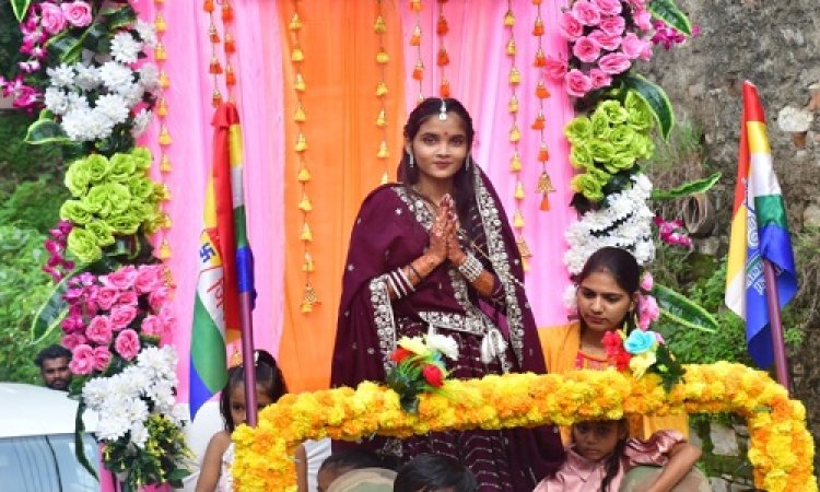 NEWS : नगर की बेटी चाहत जागीरदार के 11 उपवास पूर्ण, वरघोडा निकाला, जगह-जगह हुआ भव्य स्वागत, पढ़े रुपेश सारू की खबर