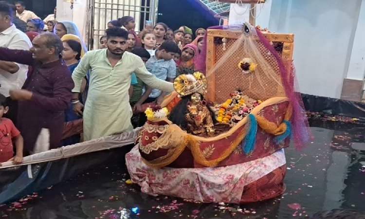 NEWS : जलझूलनी एकादशी, हजारों श्रद्धालओं ने किएं बाबा श्याम के दर्शन, हुआ मनमोहक श्रृंगार, नोका विहार सहित ये झांकियां रही आकर्षण का केंद्र, पढ़े खबर