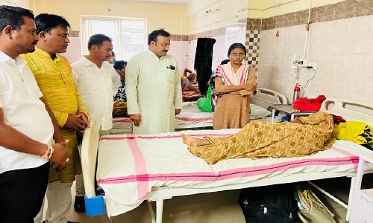 BIG NEWS : चीताखेड़ा बैंक लूट कांड, पूर्व सांसद ने ली पीड़ितों की जानकारी, तो घायलों से मिलने पहुंचे कांग्रेस नेता तरूण बाहेती, लगाया बड़ा आरोप, शर्म की बात, सत्ता दल के नेता और विधायक... पढ़े खबर